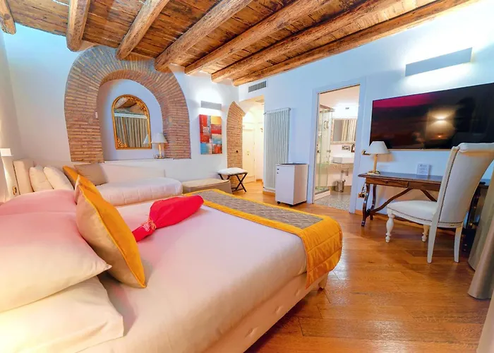 Maison Spagna Konukevi 4*