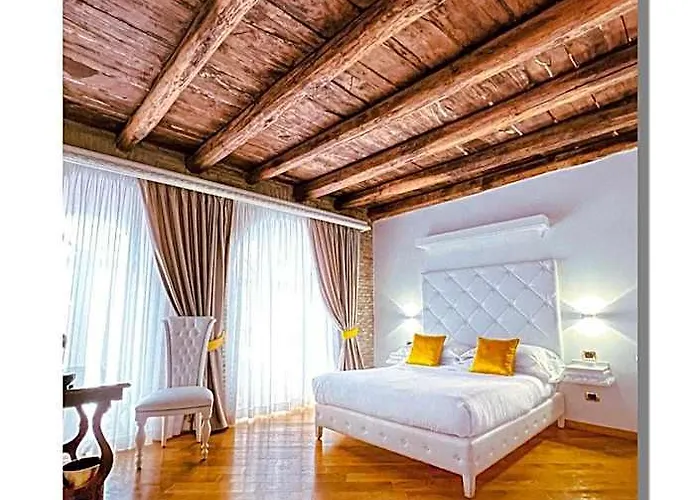 Maison Spagna Konukevi 4*
