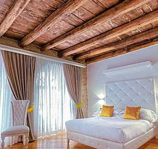 Maison Spagna Konukevi 4*
